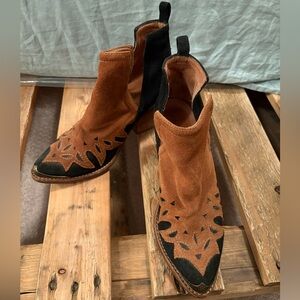 Jeffrey Campbell Olinda Booties | Size 7
